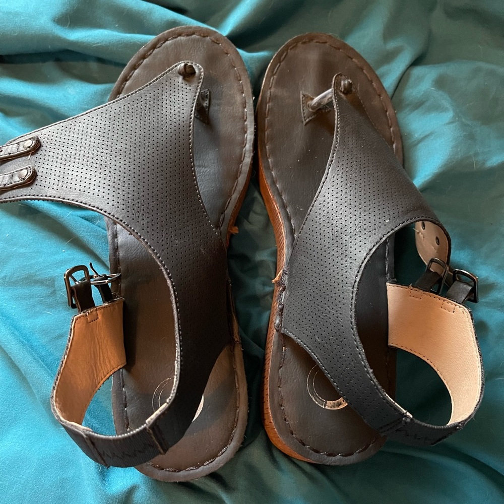 Faux leather wedge sandal size 10 black